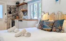 Brunswick Garden Studio - Patio - By Brighton Holiday Lets